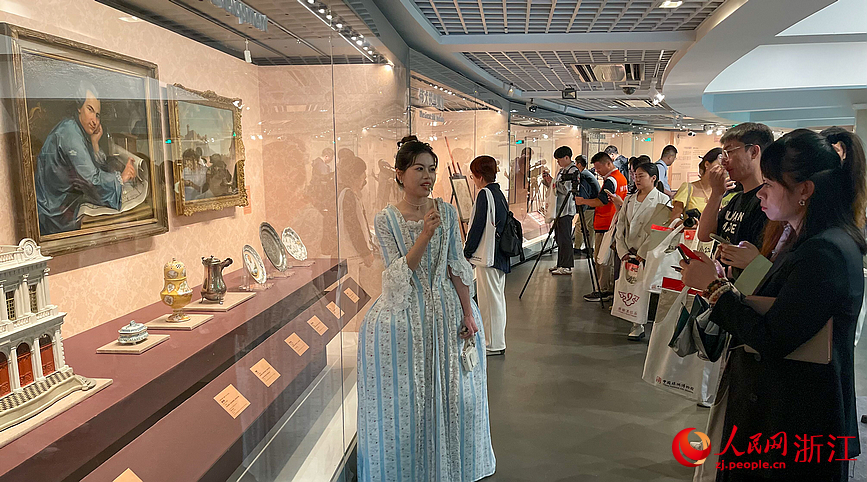 “18世紀(jì)的里昂：啟蒙時代絲綢之都的繁榮”展覽。人民網(wǎng)記者 郭揚攝