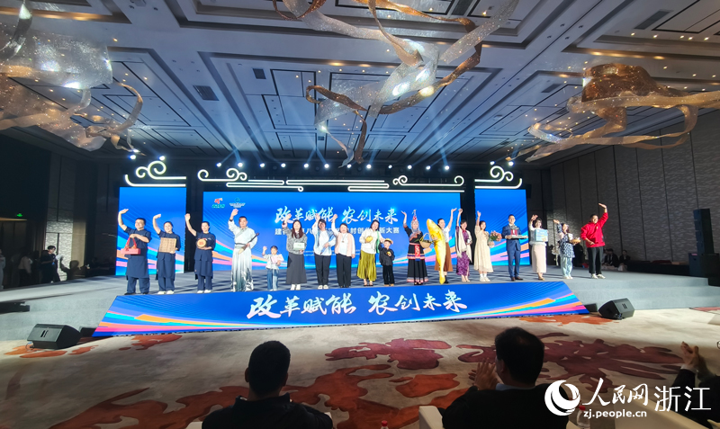 頒獎(jiǎng)儀式現(xiàn)場(chǎng)。人民網(wǎng) 劉欣蔚攝
