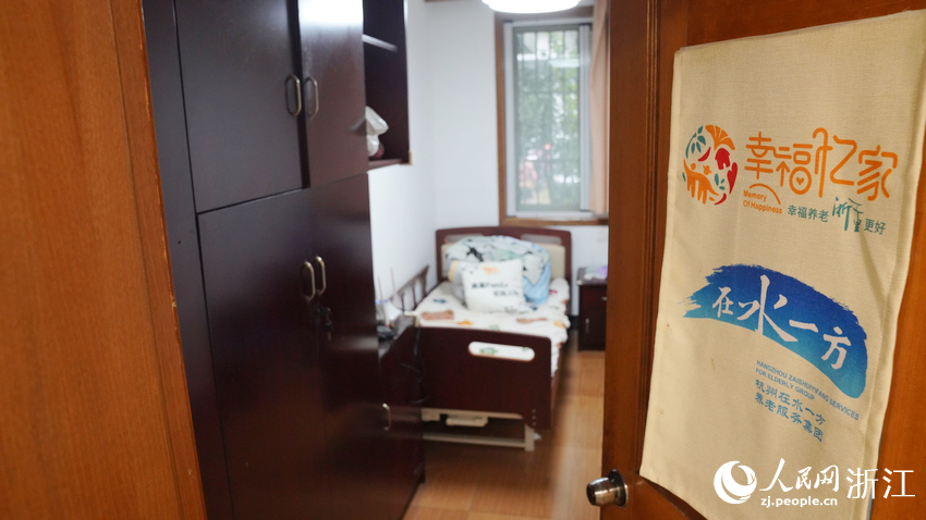 年輕人居住的單人間。人民網(wǎng)記者 郭揚攝