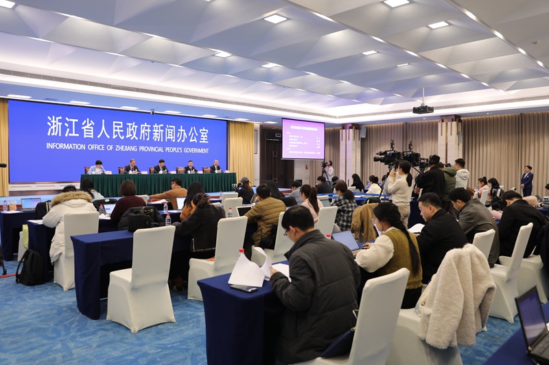 12月17日，建設(shè)高能級開放強(qiáng)省新聞發(fā)布會在杭州舉行。李特穎攝