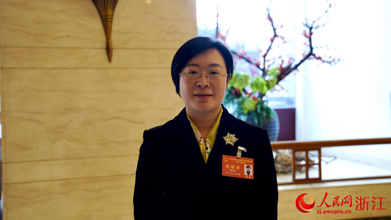 浙江省人大代表、麗水市蓮都區(qū)區(qū)長張妍。人民網(wǎng)記者 郭揚(yáng)攝
