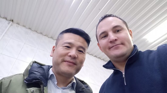 江維廳和杰克合影。樂(lè)清市融媒體中心供圖